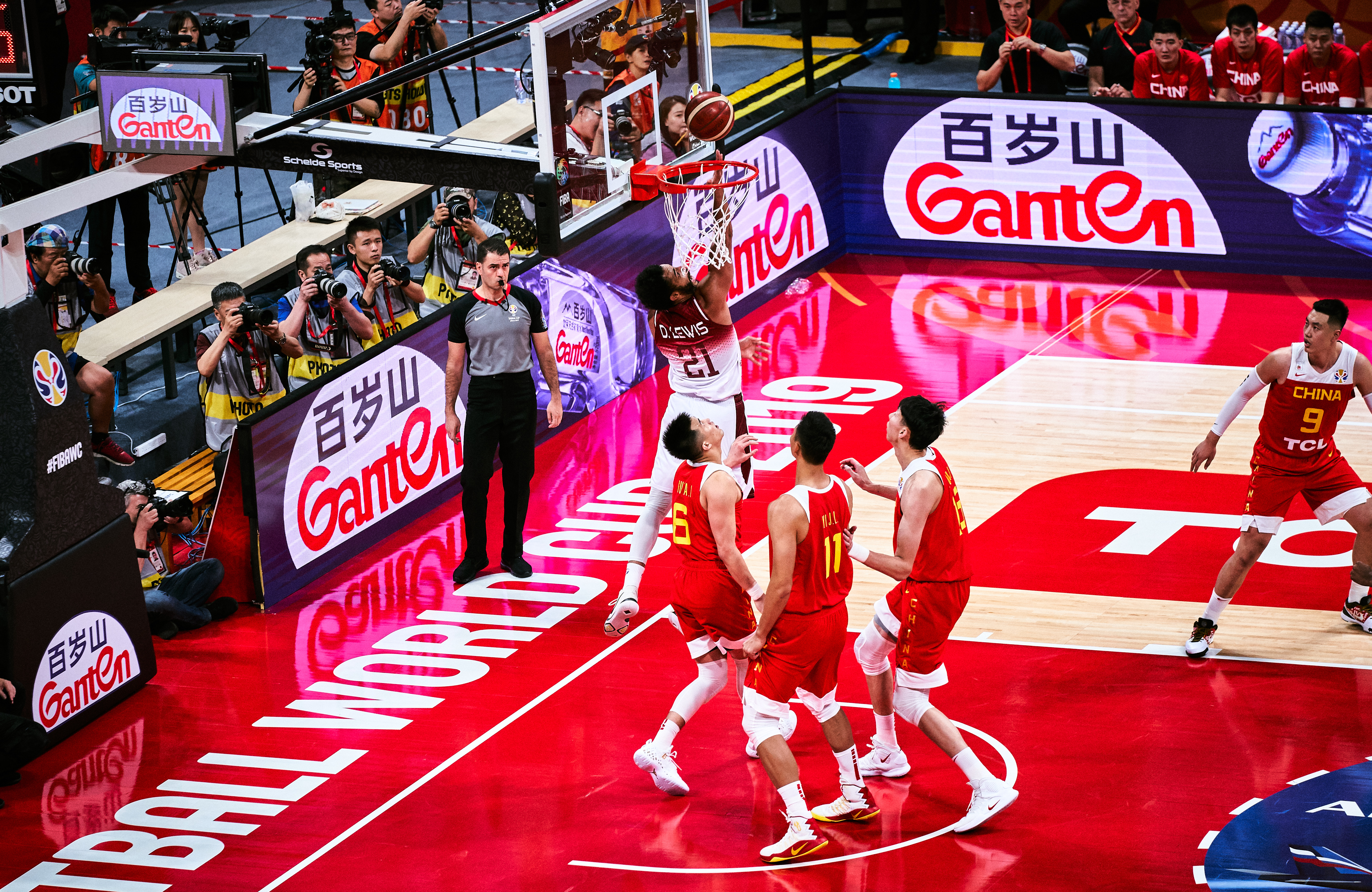 【冠军之水】百岁山闪灼篮球天下杯